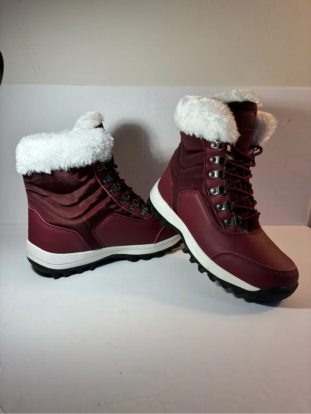 Women's Winter Snow Boots Burgundy Faux Fur Lined Lace Up Hiking Boots Size 9